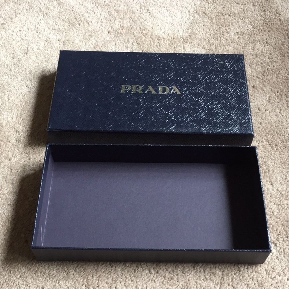 Prada gift box - Picture 2 of 3